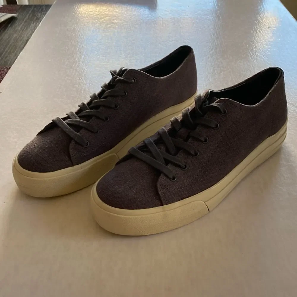 Vince leather sneakers size